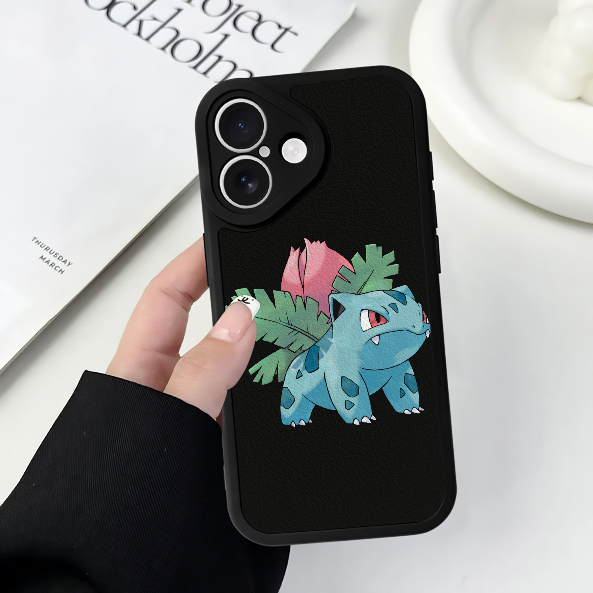 （画像用） ポケットモンスター Pokémon 【iPhone 16シリーズ対応】シリコンスマホケース（レザー調） 材質：シリコン